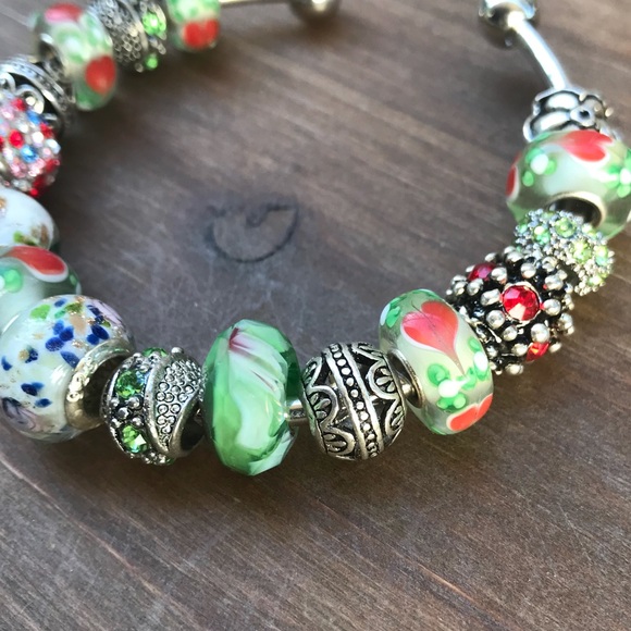 *SOLD* clearance Christmas charm bracelet - Picture 3 of 8